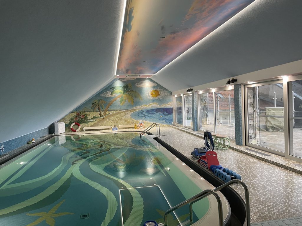 Poolhalle nach der Sanierung – Dachausbau mit Pool-Sanierung in Hamburg, FDX-Planungsbüro