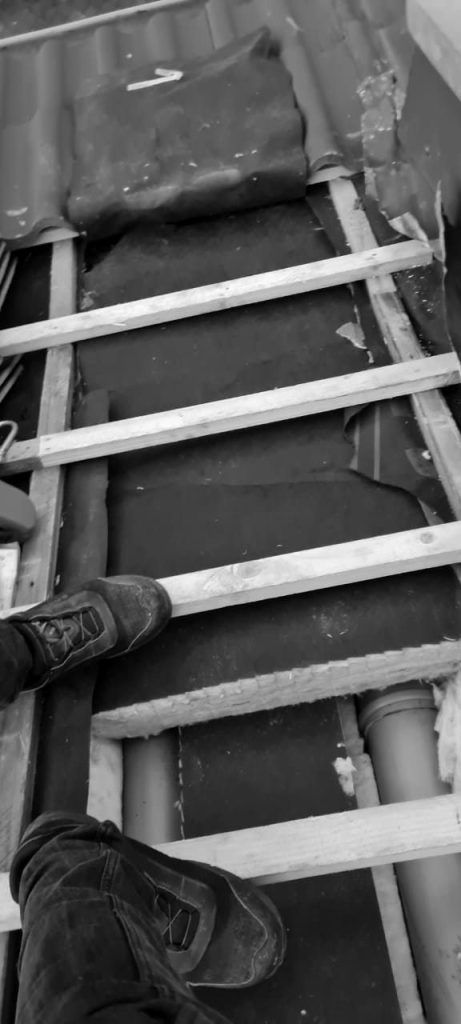 Bestand – alte Unterdeckbahn – Dachausbau mit Pool-Sanierung in Hamburg, FDX-Planungsbüro